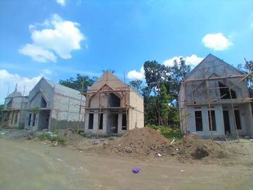Rumah Model Eropa di Karta Kirana Residence Prambanan