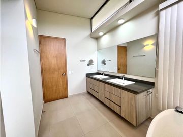 Venta Casa Campestre en el Retiro sector macedonia