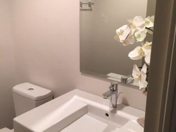 Condominium 3BR/3 Bedrooms Condo for Sale in Edades Tower and Garden Villas Rockwell Center Makati