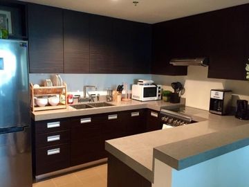 Condominium 3BR/3 Bedrooms Condo for Sale in Edades Tower and Garden Villas Rockwell Center Makati