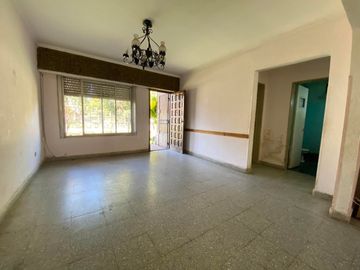 LATORRE PROP. VENDE CHALET 3 AMB CON PARQUE Y GARAGE - HERMOSO ENTORNO