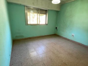 LATORRE PROP. VENDE CHALET 3 AMB CON PARQUE Y GARAGE - HERMOSO ENTORNO