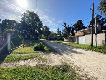 LATORRE PROP. VENDE CHALET 3 AMB CON PARQUE Y GARAGE - HERMOSO ENTORNO