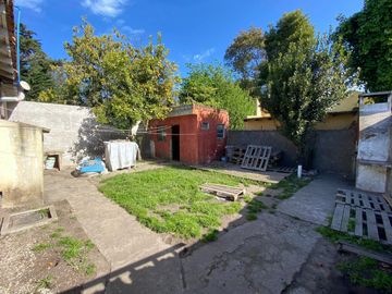LATORRE PROP. VENDE CHALET 3 AMB CON PARQUE Y GARAGE - HERMOSO ENTORNO