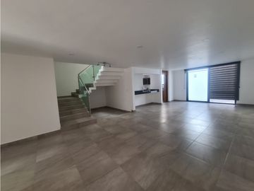 Casa En Venta Con Habitación Estudio Planta Baja Cerca UDLAP