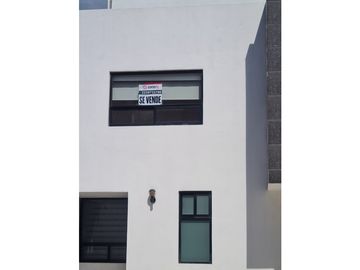 Casa En Venta Con Habitación Estudio Planta Baja Cerca UDLAP