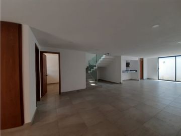 Casa En Venta Con Habitación Estudio Planta Baja Cerca UDLAP