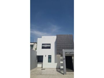 Casa En Venta Con Habitación Estudio Planta Baja Cerca UDLAP