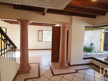 CASA CONDOMINIO EN VENTA NORTE DE CUERNAVACA,  ALBERCA Y TERRAZA CON VISTA PANORÁMICA ARBOLADA
