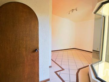 CASA CONDOMINIO EN VENTA NORTE DE CUERNAVACA,  ALBERCA Y TERRAZA CON VISTA PANORÁMICA ARBOLADA