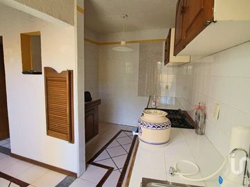 CASA CONDOMINIO EN VENTA NORTE DE CUERNAVACA,  ALBERCA Y TERRAZA CON VISTA PANORÁMICA ARBOLADA