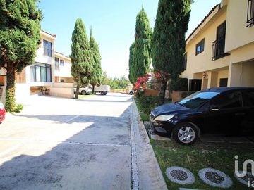 CASA CONDOMINIO EN VENTA NORTE DE CUERNAVACA,  ALBERCA Y TERRAZA CON VISTA PANORÁMICA ARBOLADA