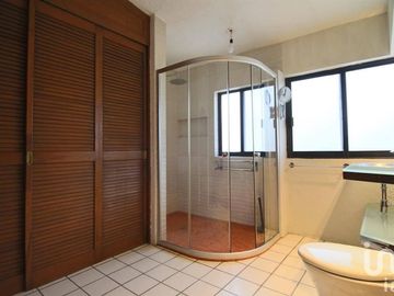 CASA CONDOMINIO EN VENTA NORTE DE CUERNAVACA,  ALBERCA Y TERRAZA CON VISTA PANORÁMICA ARBOLADA