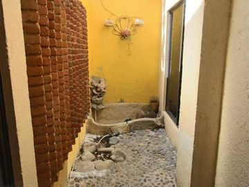 CASA CONDOMINIO EN VENTA NORTE DE CUERNAVACA,  ALBERCA Y TERRAZA CON VISTA PANORÁMICA ARBOLADA