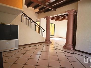CASA CONDOMINIO EN VENTA NORTE DE CUERNAVACA,  ALBERCA Y TERRAZA CON VISTA PANORÁMICA ARBOLADA