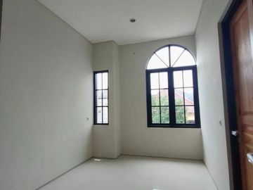 Rumah 2 lantai baru Gress selangkah ke Raya Merr