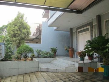 Rumah di Cinere, 2Lt, Nyaman dan Asri di Bukit Cinere Indah