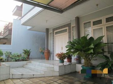 Rumah di Cinere, 2Lt, Nyaman dan Asri di Bukit Cinere Indah
