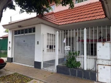 Casa con Departamento en venta en Florencio Varela Oeste