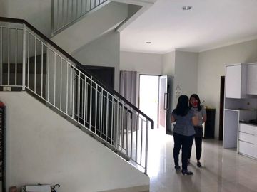 Lokasi Sangat Strategis Rumah 2 Lantai Di Ciputat Timur