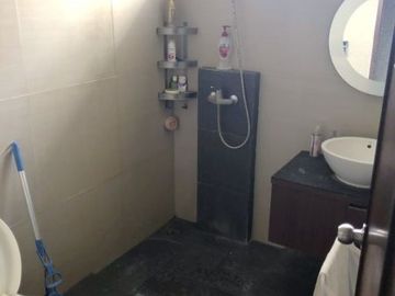 Lokasi Sangat Strategis Rumah 2 Lantai Di Ciputat Timur