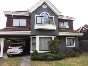 SE VENDE AMPLIA PROPIEDAD SECTOR BARRIO INGLES, 5D, 4B .