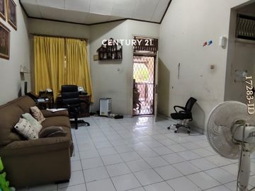 Rumah Dengan Tanah Luas Strategis Dekat Stasiun Sudimara
