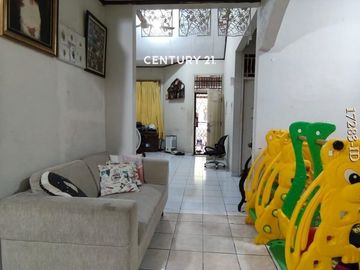 Rumah Dengan Tanah Luas Strategis Dekat Stasiun Sudimara