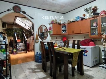 Rumah Dengan Tanah Luas Strategis Dekat Stasiun Sudimara
