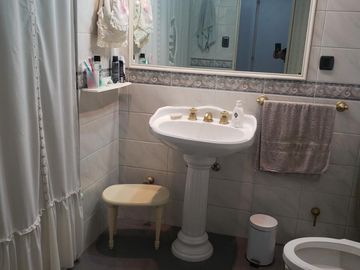 CHALET 5 AMB. COCHERAS - PISCINA - EXCELENTE