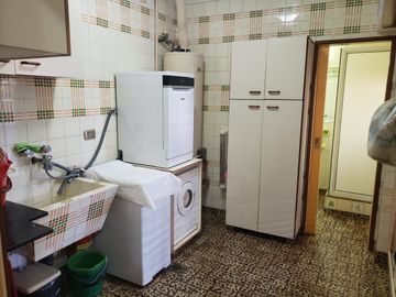 CHALET 5 AMB. COCHERAS - PISCINA - EXCELENTE