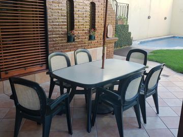 CHALET 5 AMB. COCHERAS - PISCINA - EXCELENTE