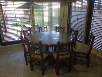 CHALET 5 AMB. COCHERAS - PISCINA - EXCELENTE