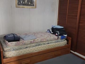 CHALET 5 AMB. COCHERAS - PISCINA - EXCELENTE