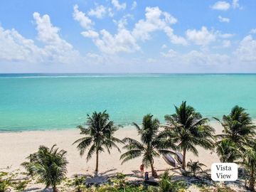 Condominio con jardín de 29m2, 2 terrazas, alberca con vista al mar, a 200 metro