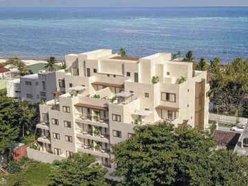 Condominio con jardín de 29m2, 2 terrazas, alberca con vista al mar, a 200 metro