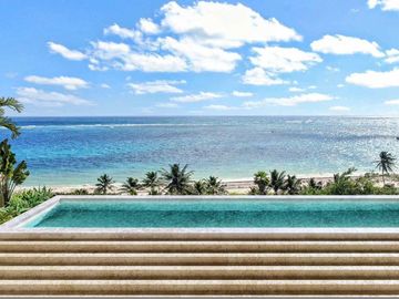 Condominio con jardín de 29m2, 2 terrazas, alberca con vista al mar, a 200 metro