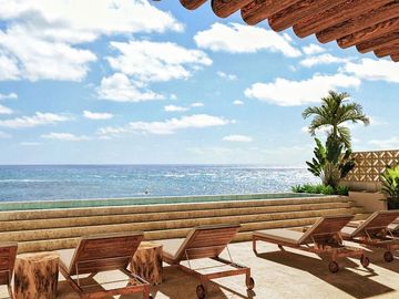 Condominio con jardín de 29m2, 2 terrazas, alberca con vista al mar, a 200 metro