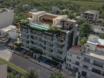 Condominio con jardín de 29m2, 2 terrazas, alberca con vista al mar, a 200 metro