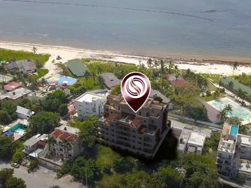 Condominio con jardín de 29m2, 2 terrazas, alberca con vista al mar, a 200 metro