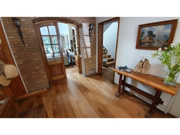 Casa En Venta / Los Trapenses / Colegio Everest