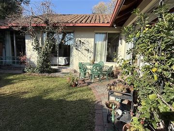Casa en arriendo de 3D/3B Piscina. en La Reina