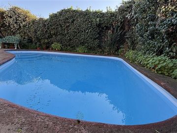 Casa en arriendo de 3D/3B Piscina. en La Reina