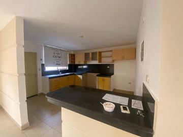 Alquilo casa en Manta en urbanizacion privada zona sur