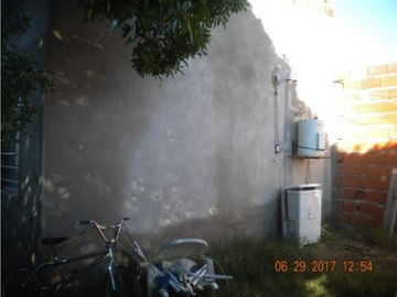 Casa de tres dormitorios sobre terreno de 10mt de frente por 30mt
