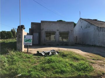 Casa de tres dormitorios sobre terreno de 10mt de frente por 30mt