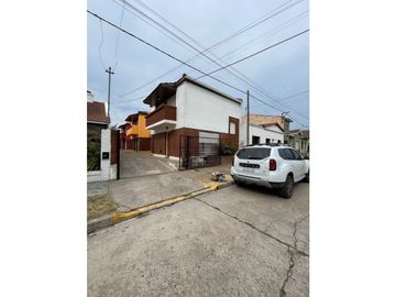 Duplex dos baños dos dormitorios y cochera
