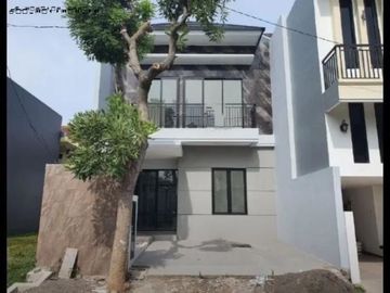 Rumah Minimalis Taman Mutiara, Pakuwon City Hadap Barat