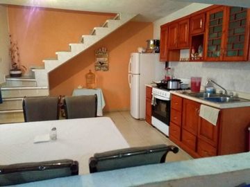 VENTA DE CASA SOLA CON ALBERCA EN YECAPIXTLA, MOR
