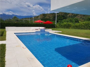 CASA CAMPESTRE  VENTA SANTAFÉ DE ANTIOQUIA  A  PUERTA CERRADA